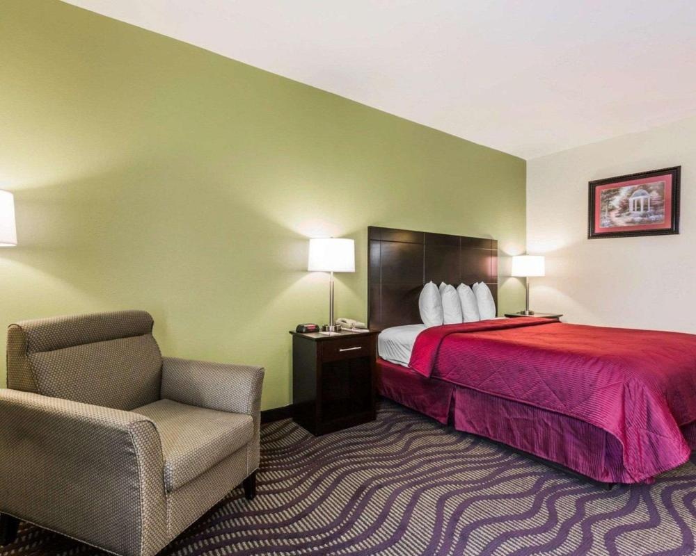 Quality Inn & Suites near Coliseum and Hwy 231 North Image 12