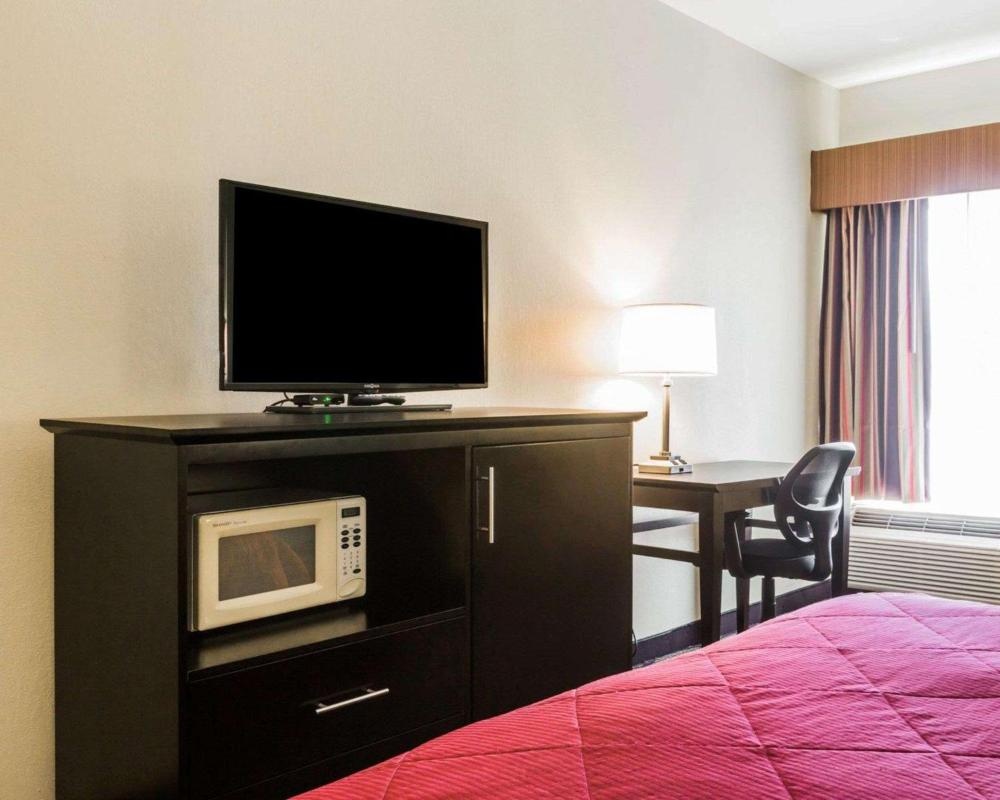 Quality Inn & Suites near Coliseum and Hwy 231 North Image 16