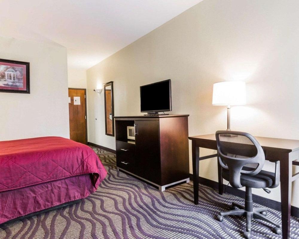 Quality Inn & Suites near Coliseum and Hwy 231 North Image 18