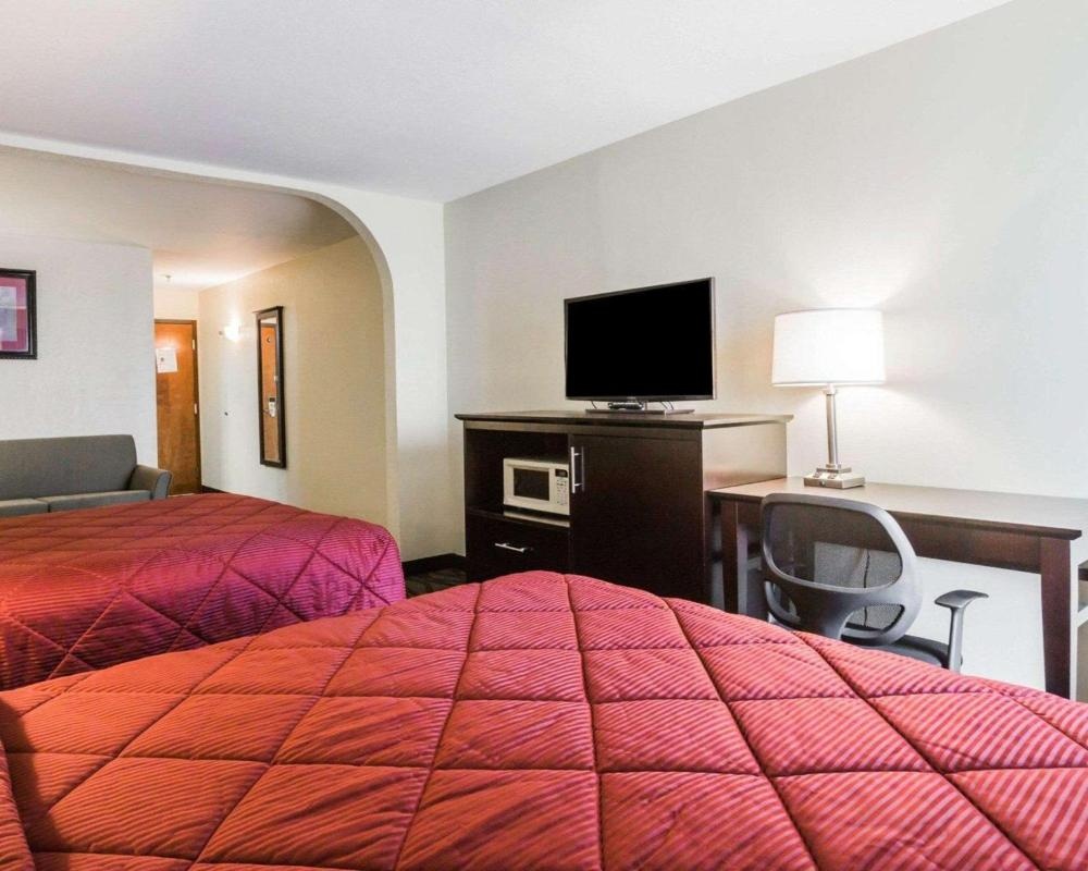 Quality Inn & Suites near Coliseum and Hwy 231 North Image 20