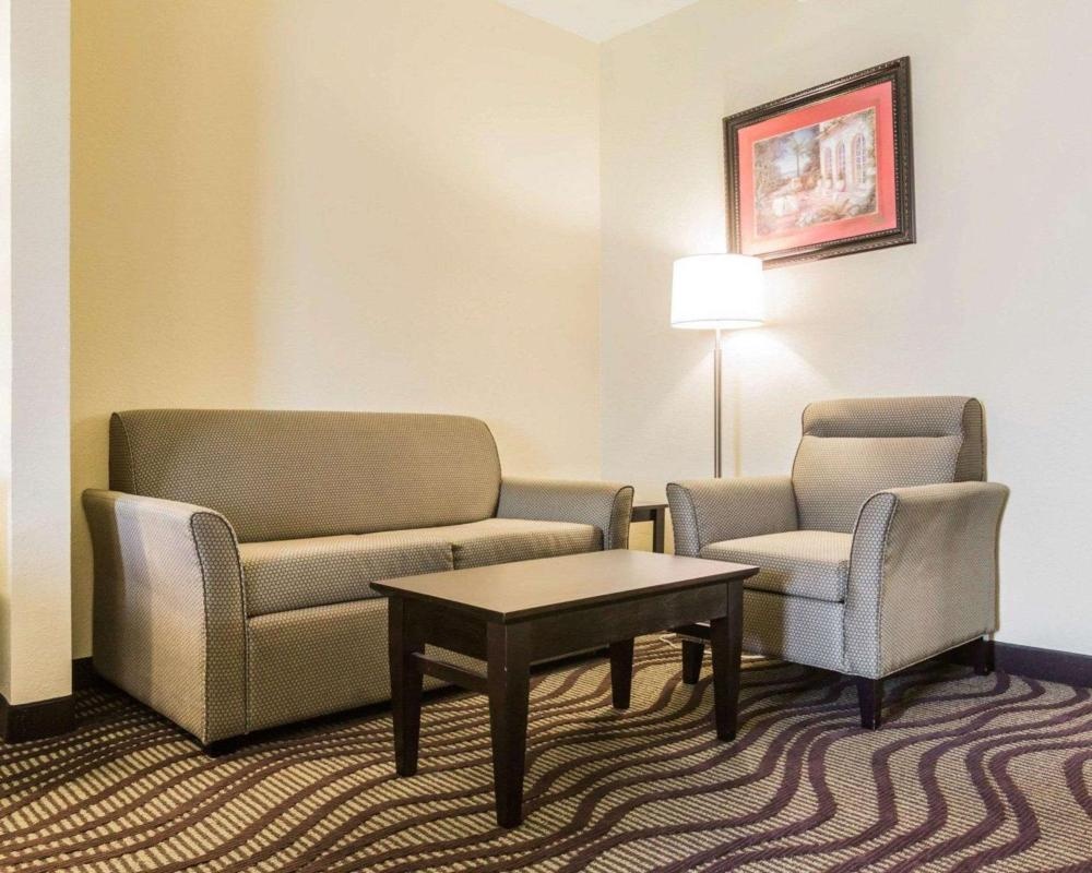 Quality Inn & Suites near Coliseum and Hwy 231 North Image 24