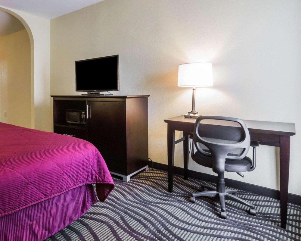 Quality Inn & Suites near Coliseum and Hwy 231 North Image 7