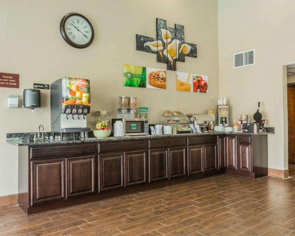 Quality Inn & Suites near Coliseum and Hwy 231 North image 17