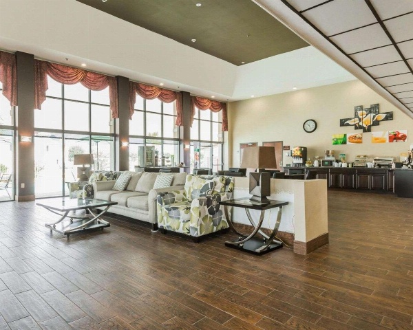 Quality Inn & Suites near Coliseum and Hwy 231 North image 4